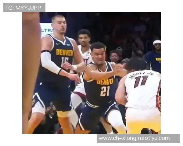 约基奇半场因膝伤退赛明日将接受检查全场14投9中贡献21分5篮板8助攻